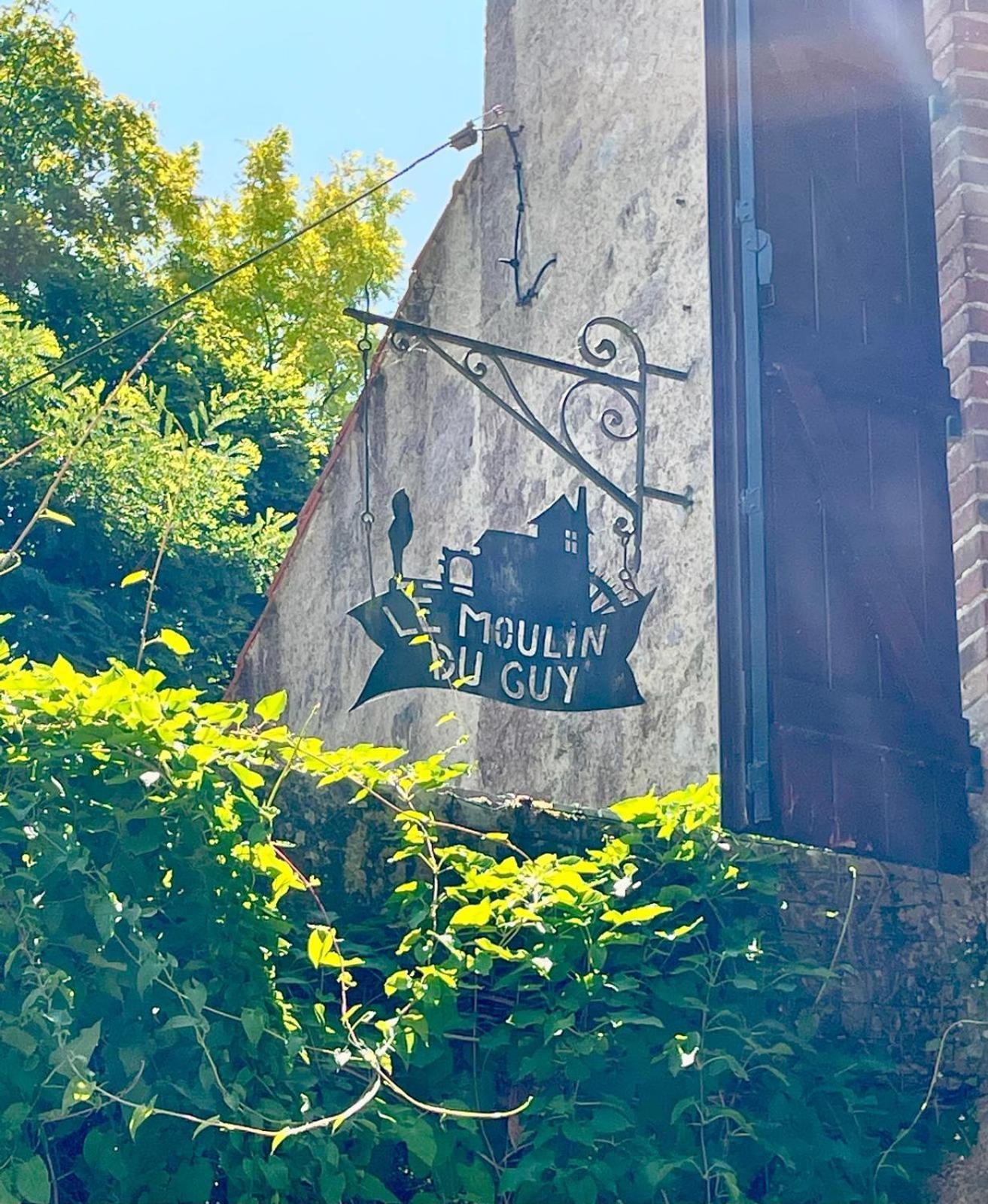 Le Moulin Du Guy, Proche Du Puy Dufou Bed and Breakfast Chanverrie Exteriör bild