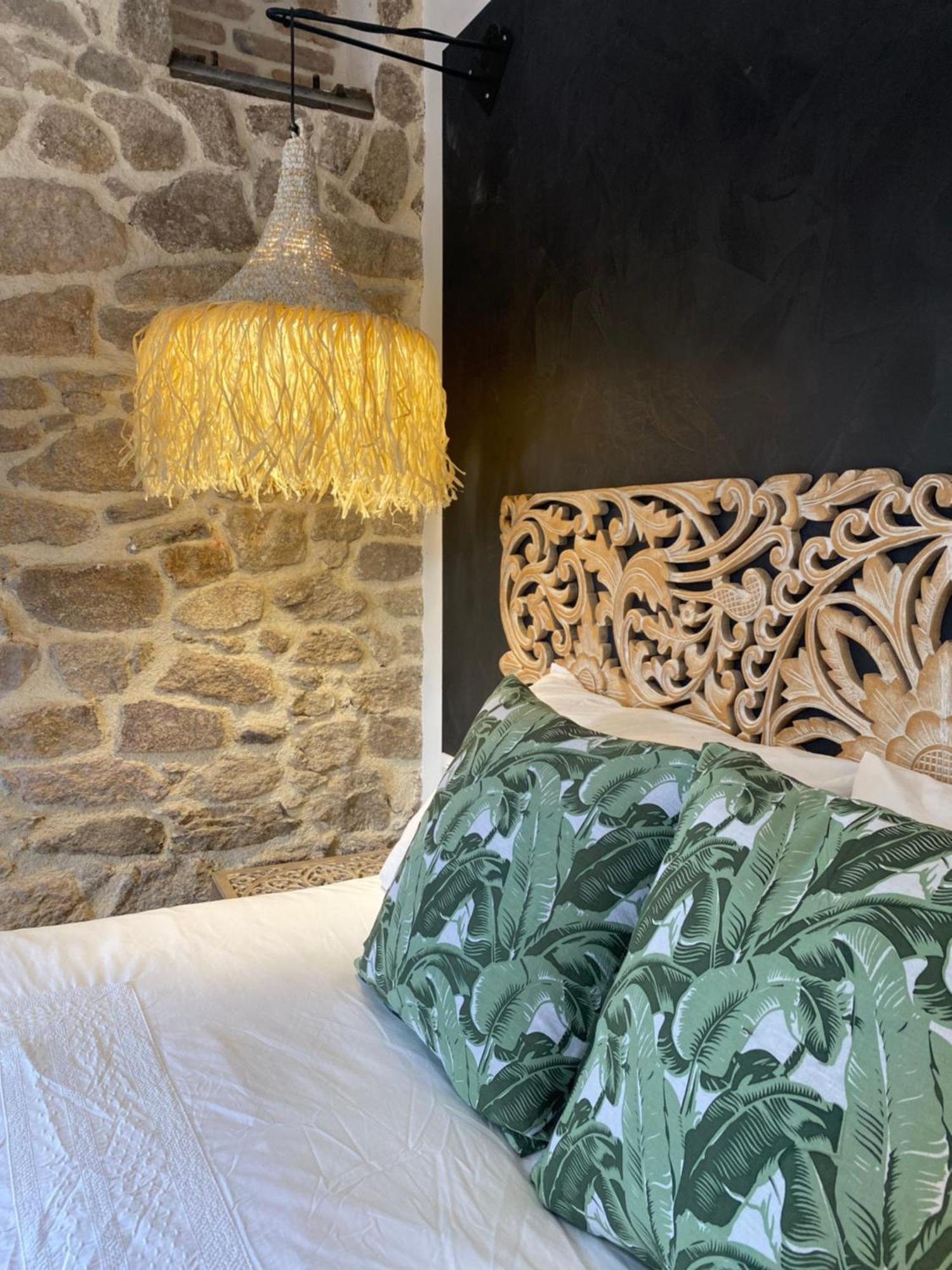 Le Moulin Du Guy, Proche Du Puy Dufou Bed and Breakfast Chanverrie Exteriör bild