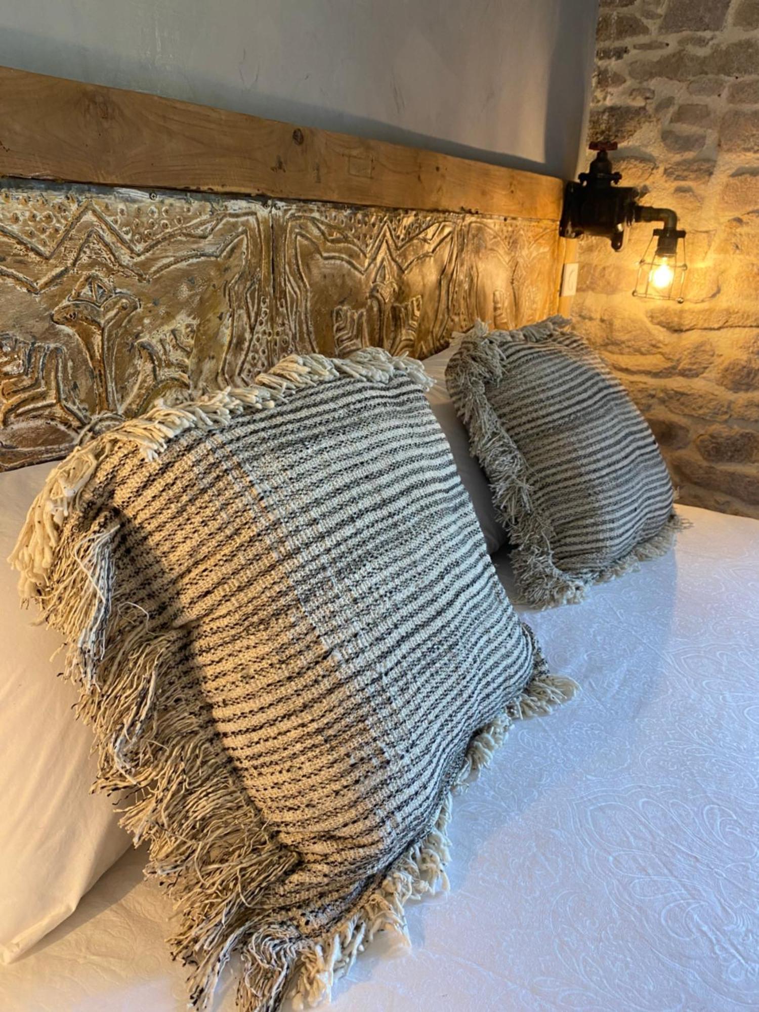 Le Moulin Du Guy, Proche Du Puy Dufou Bed and Breakfast Chanverrie Exteriör bild