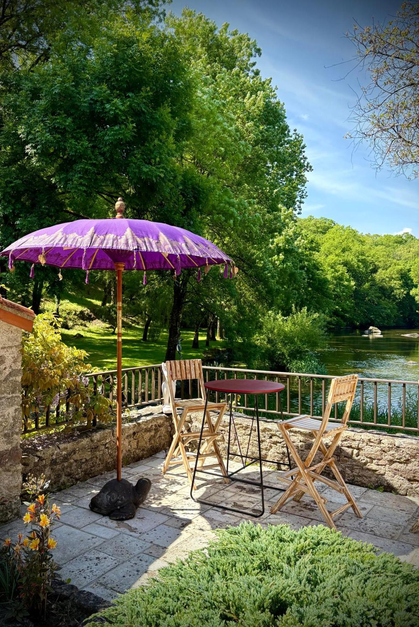 Le Moulin Du Guy, Proche Du Puy Dufou Bed and Breakfast Chanverrie Exteriör bild