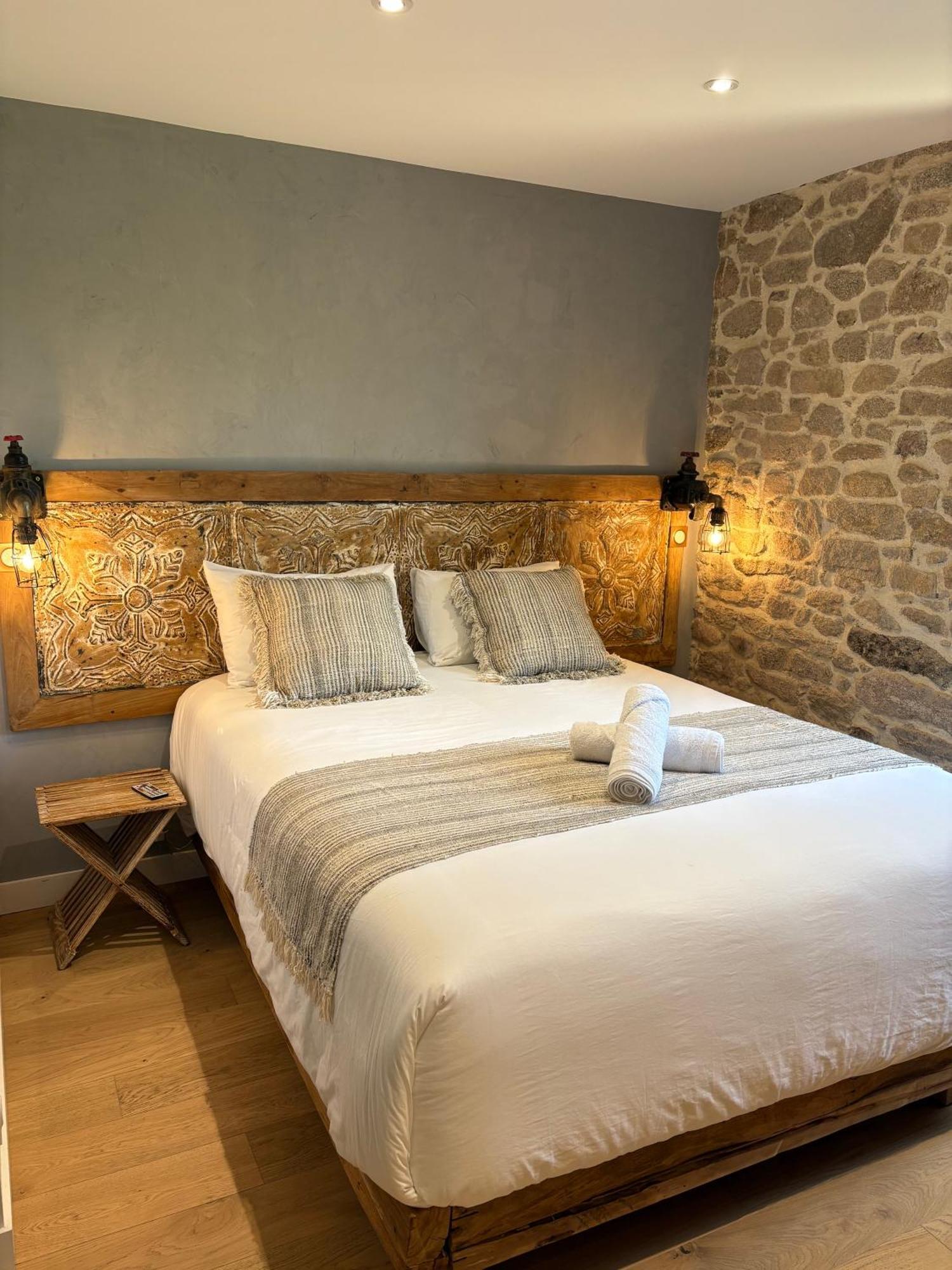 Le Moulin Du Guy, Proche Du Puy Dufou Bed and Breakfast Chanverrie Exteriör bild